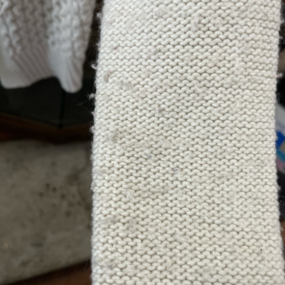 Very comfy, but well loved sweater - Picture 4 of 5